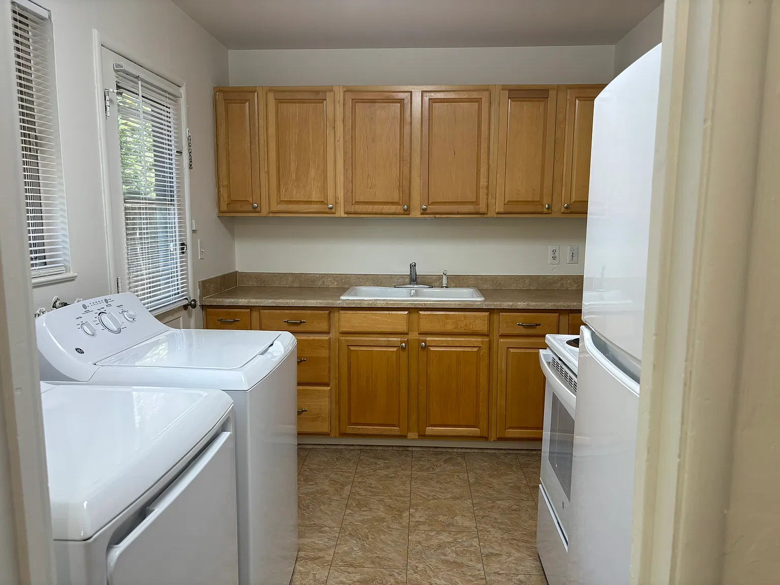 2 bed, 1.5 bath, 950 sqft, $2,800 — Photo 4