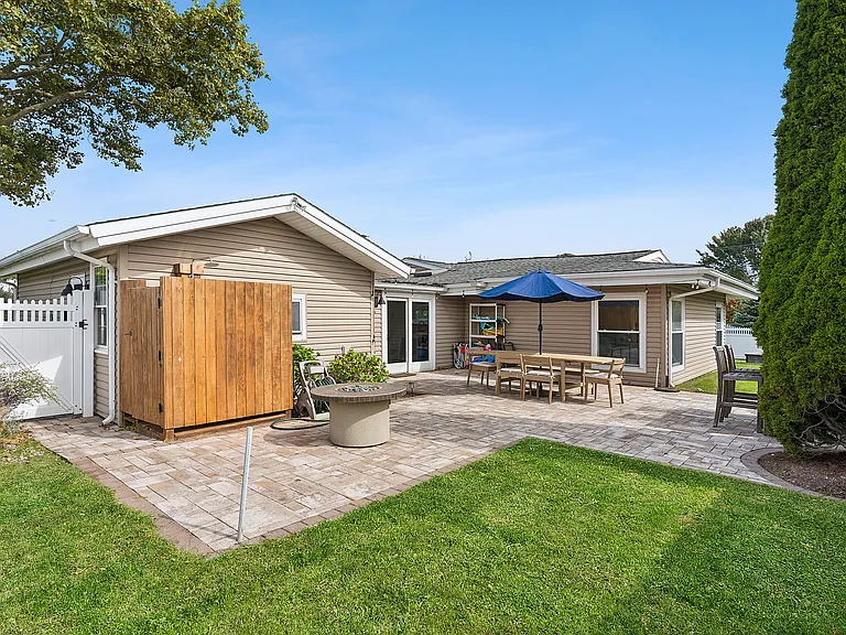 1 Shadbush Rd — Photo 16