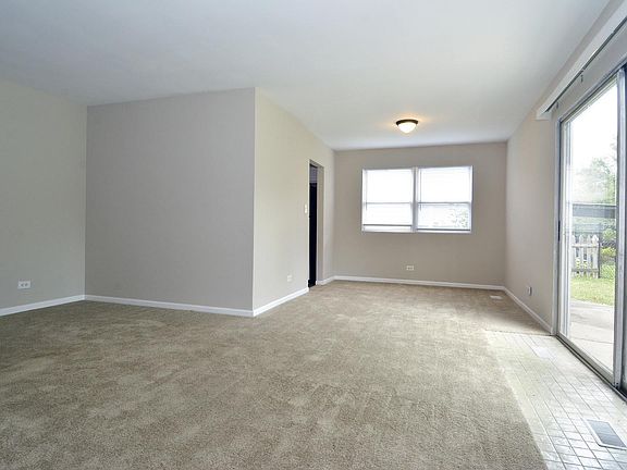 3rd image of 205 E Cedarwood Ct