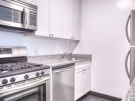 3rd image of 45 Wall St APT 712