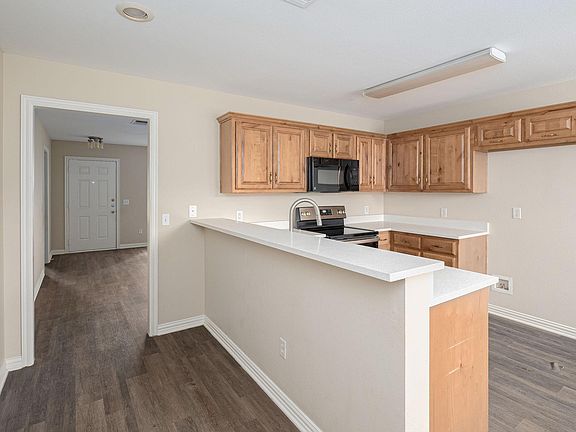 3rd image of 640 W Marshall Dr
