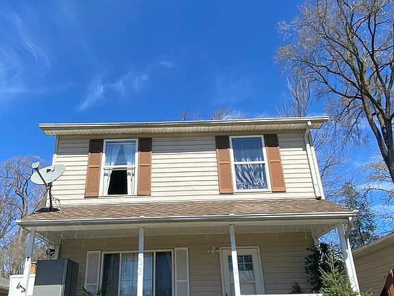 2nd image of 426 Oakwood Dr