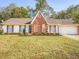 1050 Boones Hollow Dr, Cordova, TN 38018
