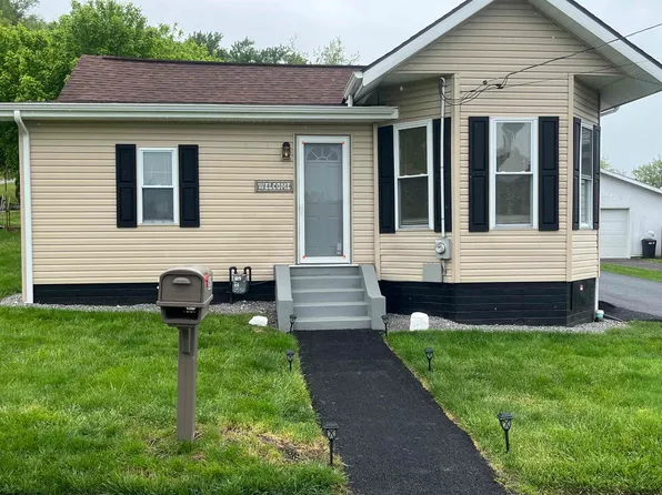 62 Oak St, Weston, WV 26452