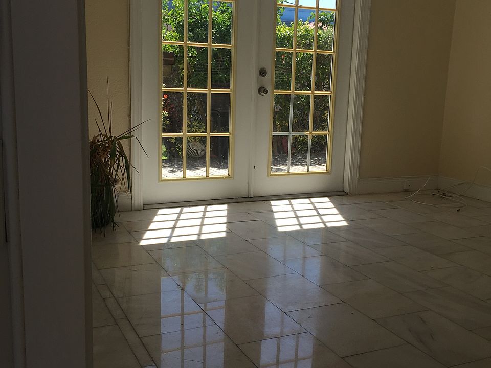 1st image of 1600 N Treasure Dr