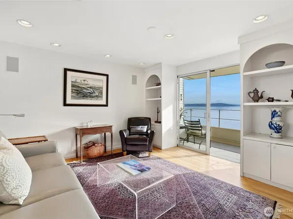 1600 43rd Avenue E #209, Seattle, WA 98112