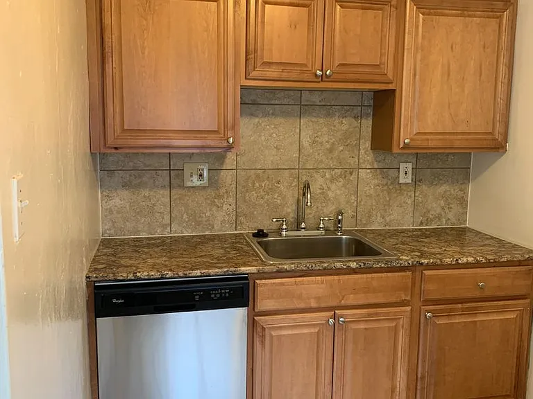 819 College Avenue — Photo 26