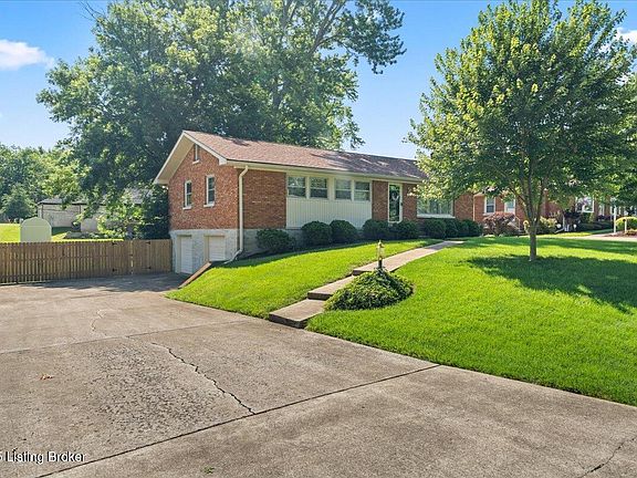 3rd image of 9703 Holiday Dr