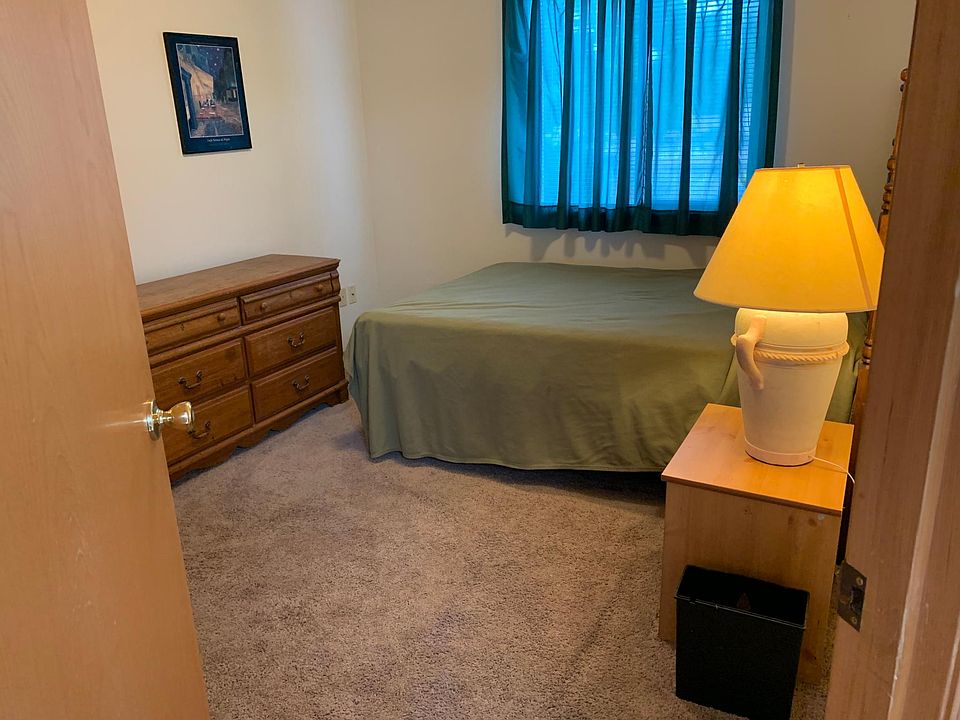 NW bedroom 130 Sq. ft. Double door closet.