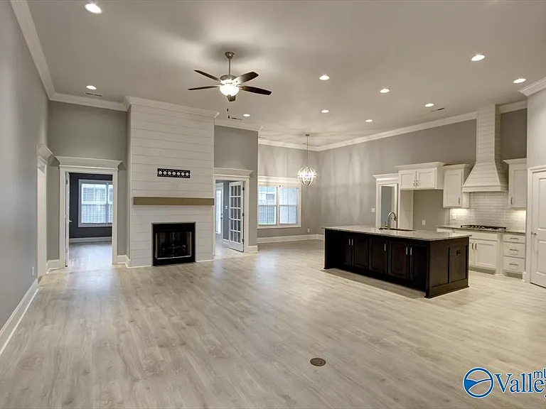 26415 Birkshire Ln — Photo 2