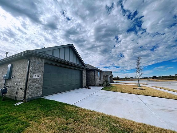3rd image of 553 Meadow Run Dr