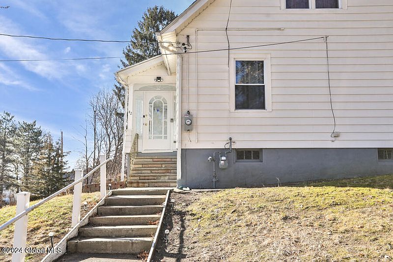 4th image of 42 Lindbergh Avenue
