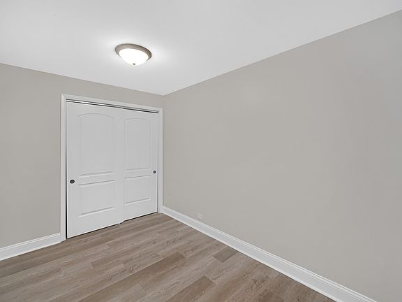 5th image of 215 East St #11131470