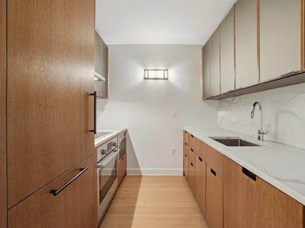 420 East 54th Street image 17 of 40