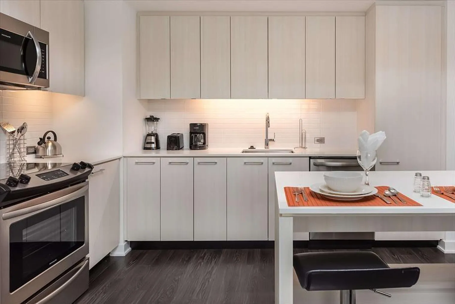 2 bed, 2.0 bath, 1216 sqft, $8,741 — Photo 3
