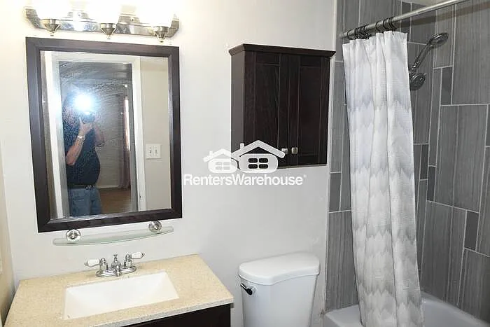 1550 W Pershing Ave — Photo 7