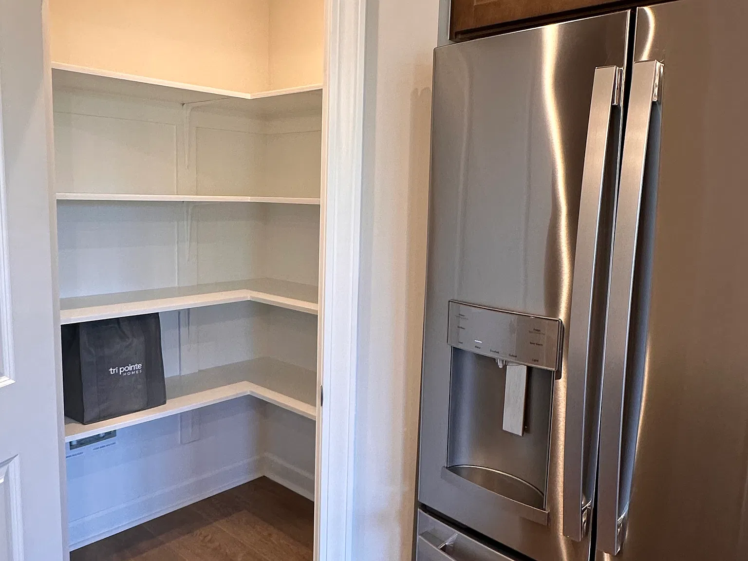 3 bed, 2024 sqft, $1,950 — Photo 4
