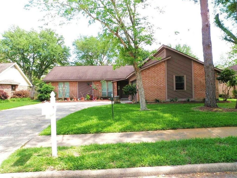 1st image of 2713 S Pine Hill Dr
