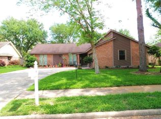 2713 S Pine Hill Dr, Pearland, TX 77581