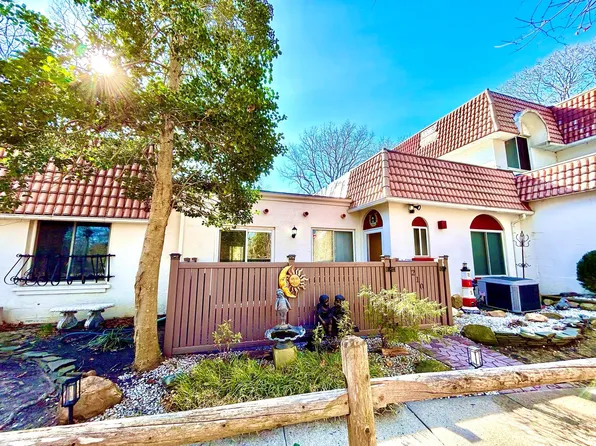 210 Skyline Drive, Coram, NY 11727