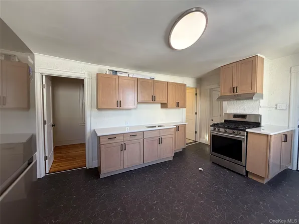 40 N Clover St, Poughkeepsie, NY 12601