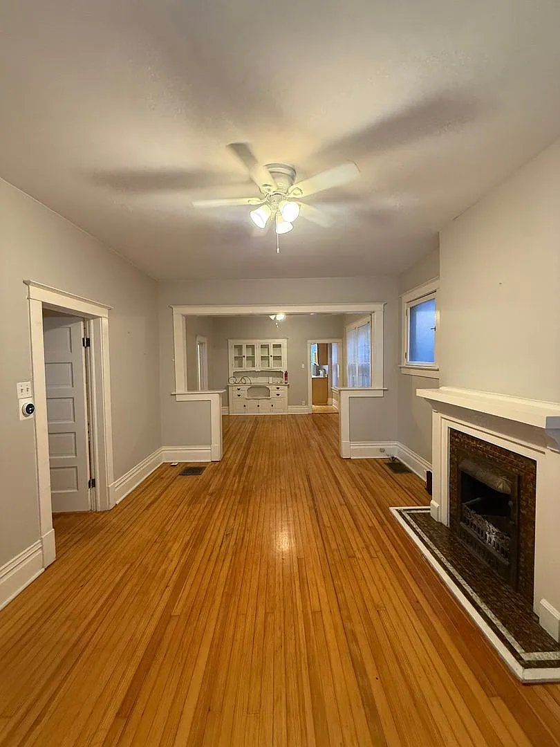 Gorgeously Classic 2 Bed/1 Bath In Whittier/City Park! Available Now! — Photo 4