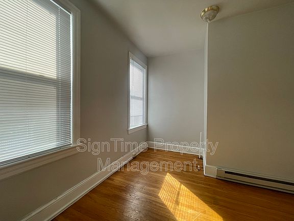 5th image of 113 S Mulberry St APT 2