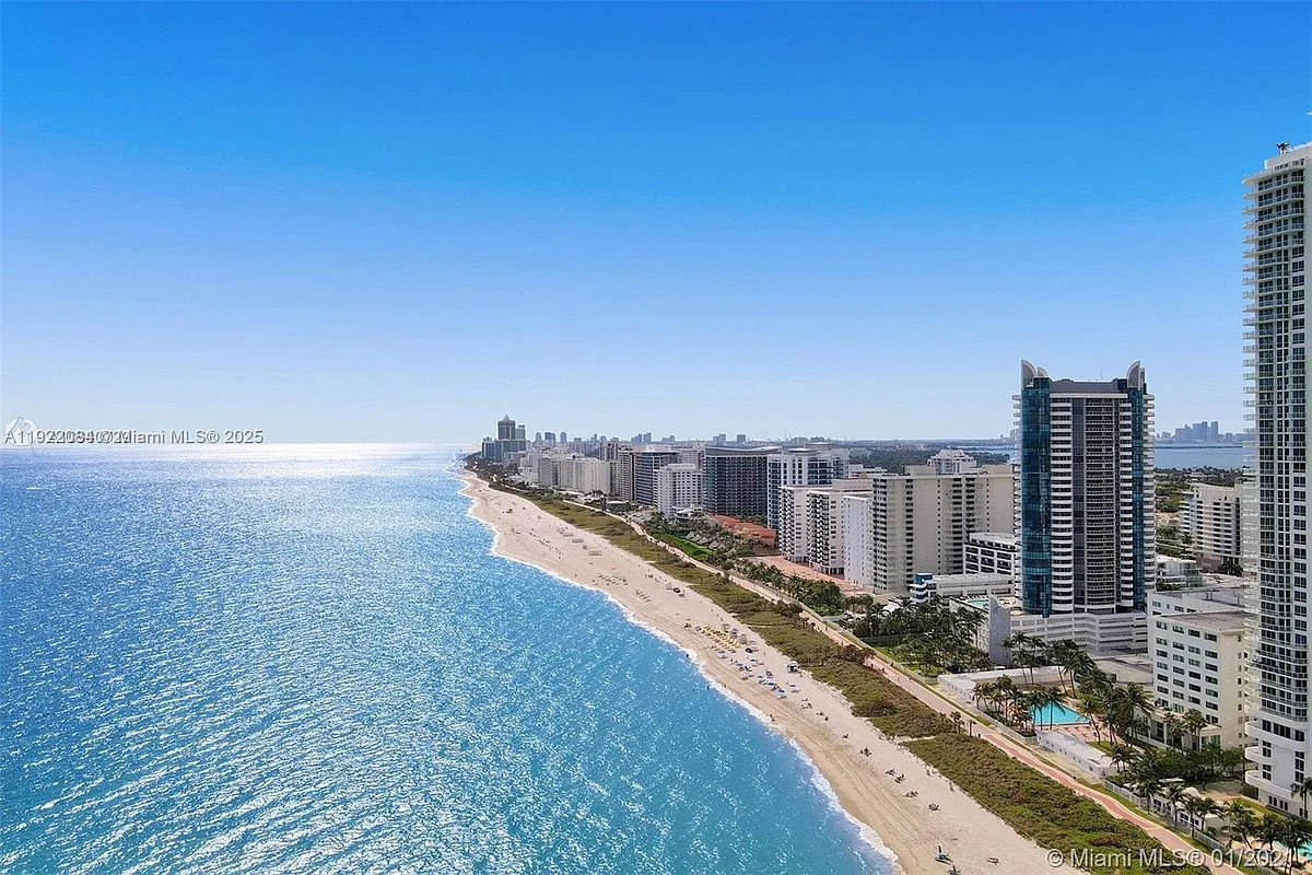 Building Photo - 6301 Collins Ave #807