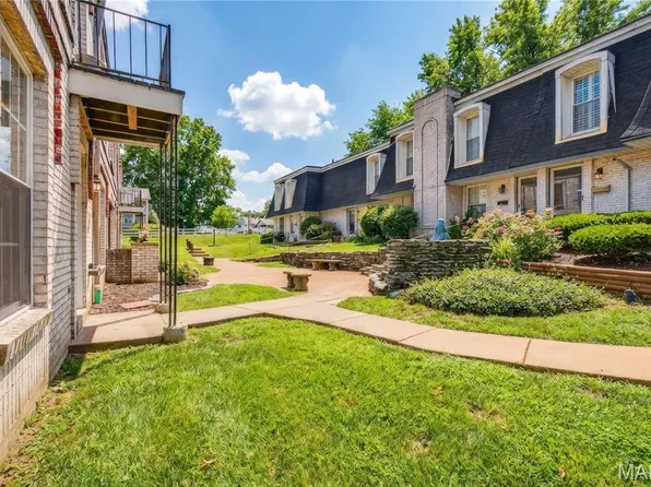 4392 Chateau De Ville Dr APT A, Saint Louis, MO 63129