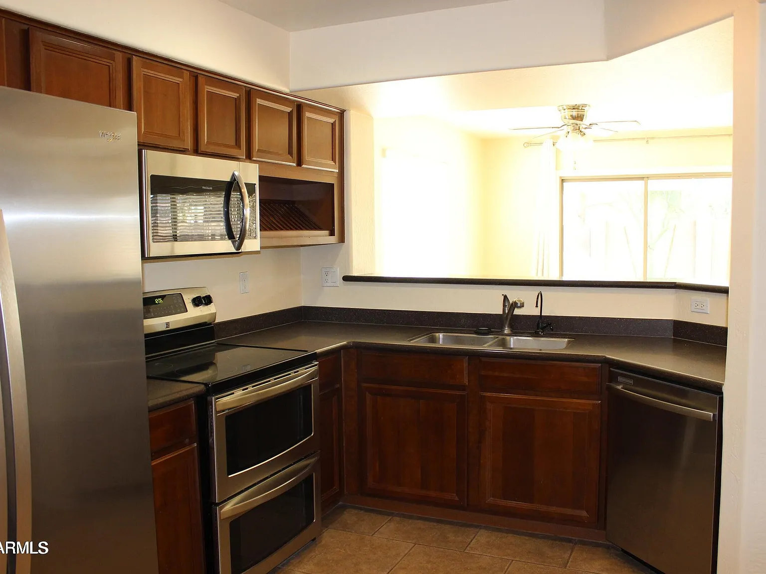 3 bed, 2.5 bath, 1839 sqft, $1,800 — Photo 4