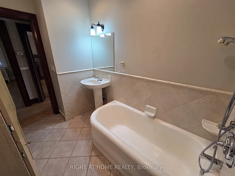 20 Teddington Park Ave #1 — Photo 16