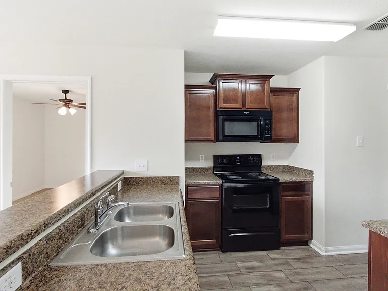 6230 Lake Victoria St — Photo 11
