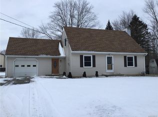 9515 Roanoke Rd, Stafford, NY 14143