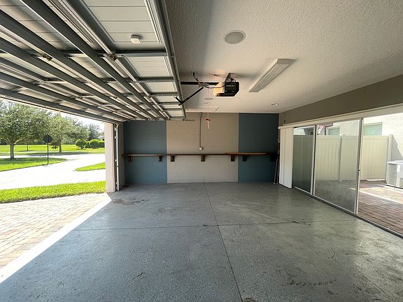 3rd image of 8081 Sweet Orange Ave