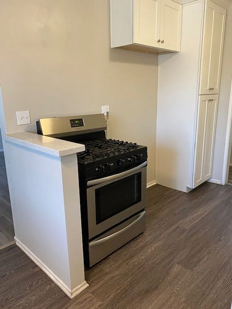 7353 Comstock Ave — Photo 1