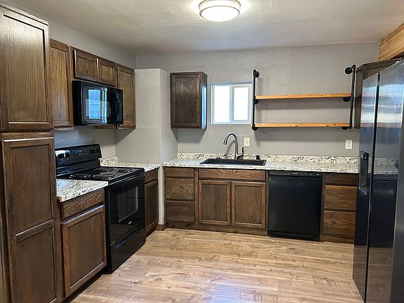 5th image of 155 Niblett Way