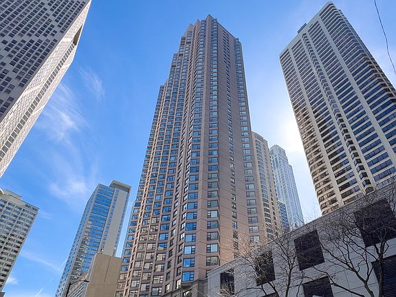3rd image of 401 E Ontario St APT 1609