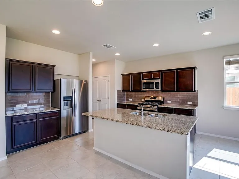 226 Trailside Ln — Photo 10
