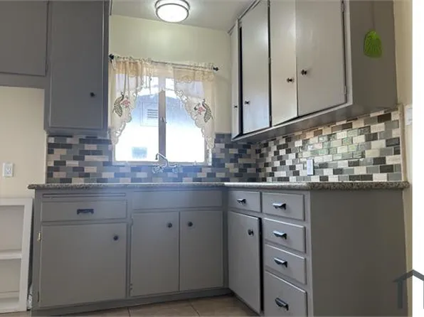 3233 E Dakota Ave, Fresno, CA 93726