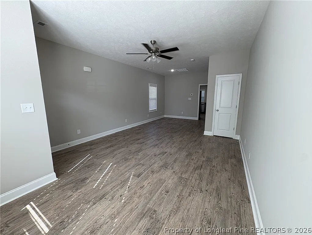 3 bed, 2.5 bath, 1401 sqft, $1,390 — Photo 4