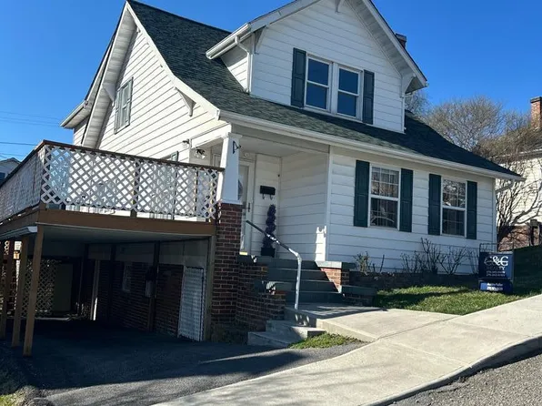 204 Grayson Ave, Richlands, VA 24641