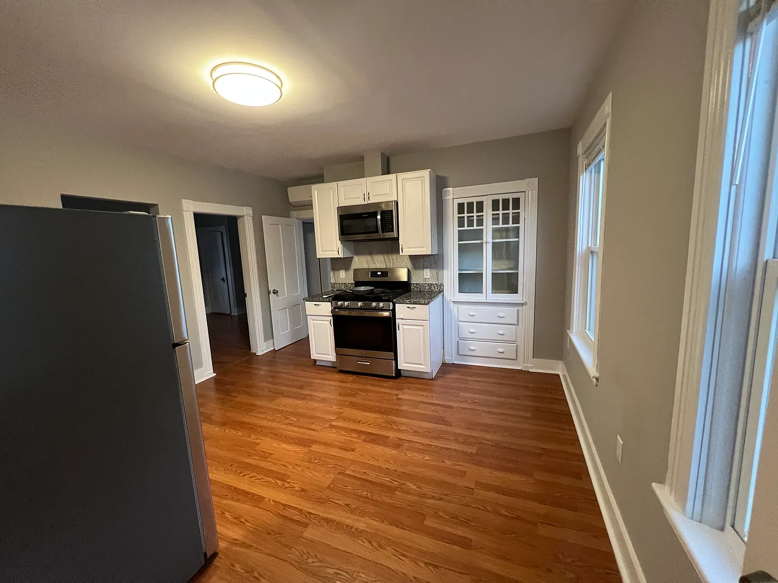 2 bed, 935 sqft, $2,750 — Photo 3