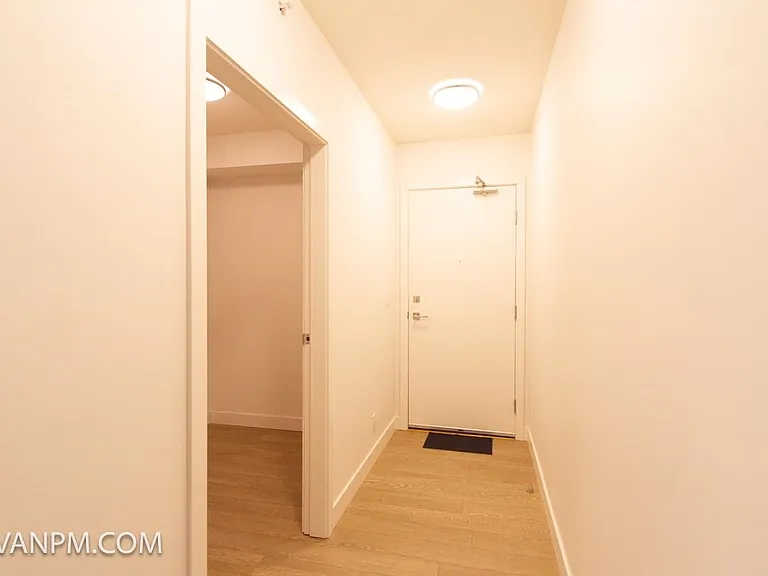 1283 Howe St #701 — Photo 16