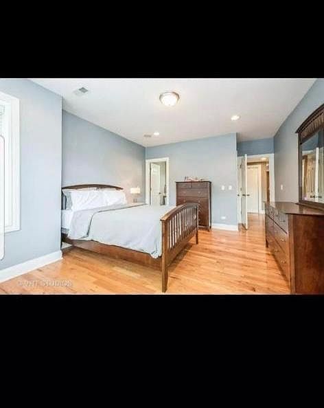 1st image of 6054 N Washtenaw Ave Unit 3