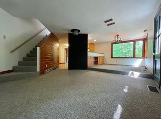 27 Brookside Dr APT 1, White River Junction, VT 05001