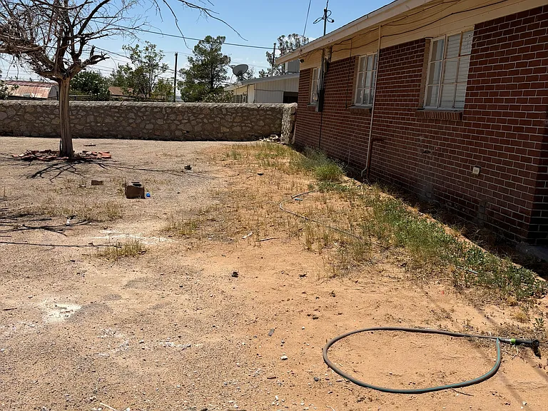 1216 Roswell Rd — Photo 2