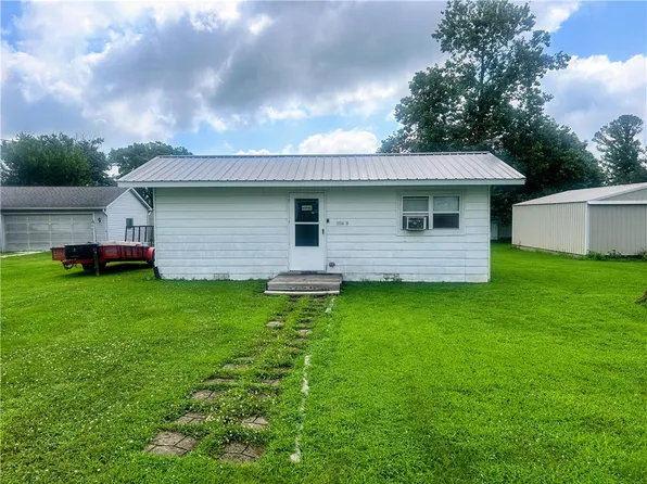 374 N Adams St, Mason, IL 62443