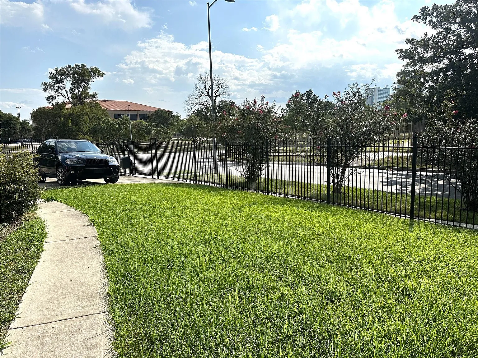 2 bed, 2.0 bath, 1200 sqft, $1,675 — Photo 2