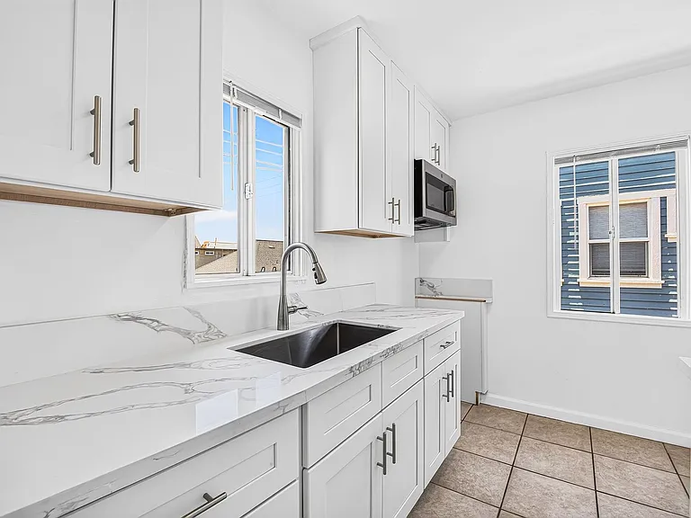 530 W 9th St — Photo 19