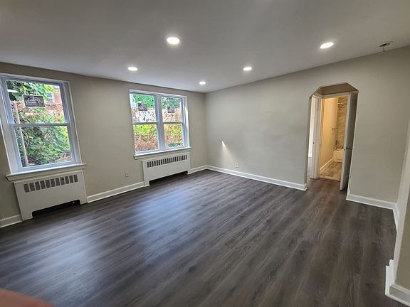2nd image of 1309 W Rockland St #B5